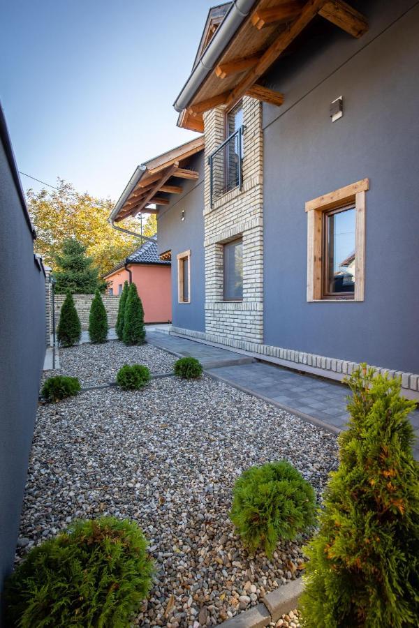 Gray Brick Apartment Subotica Ngoại thất bức ảnh